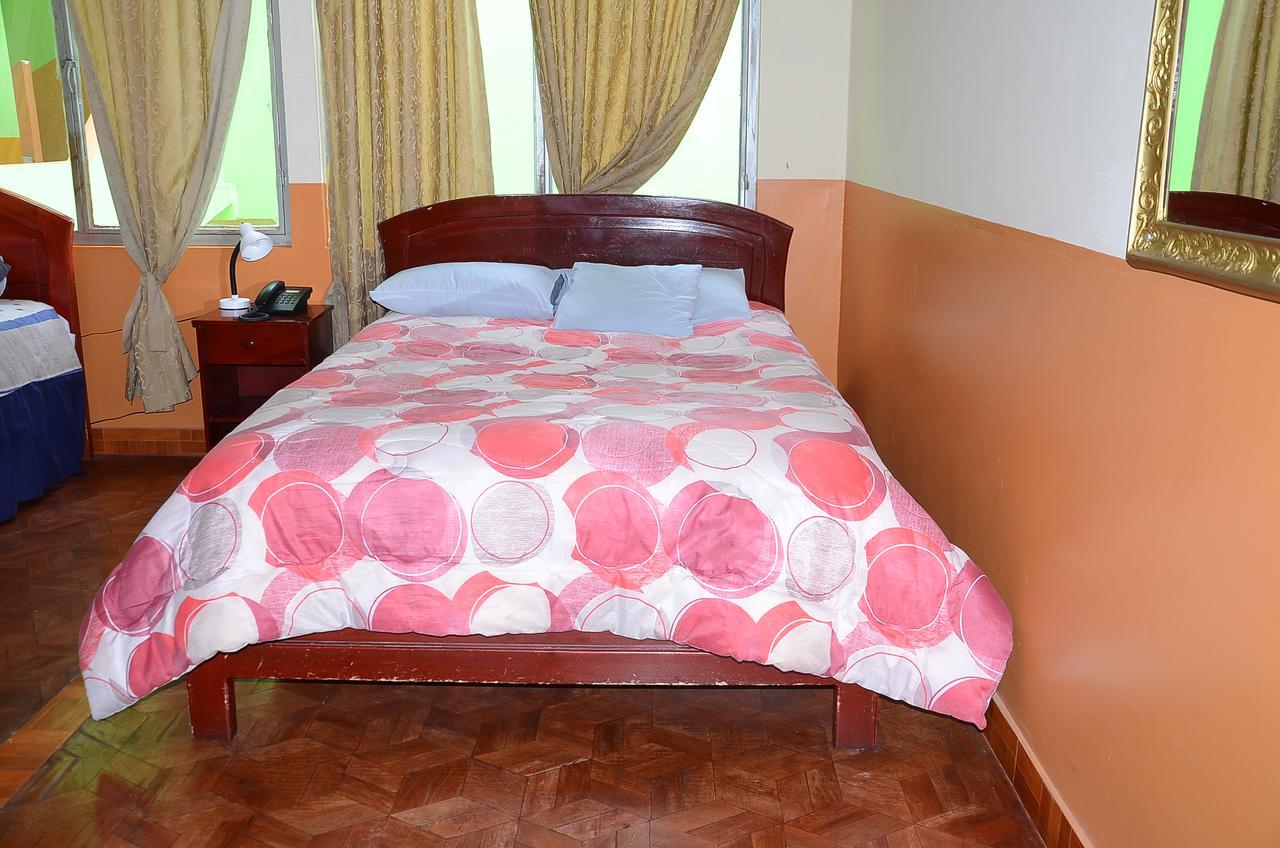 Hotel Real Madrid Riobamba Ngoại thất bức ảnh